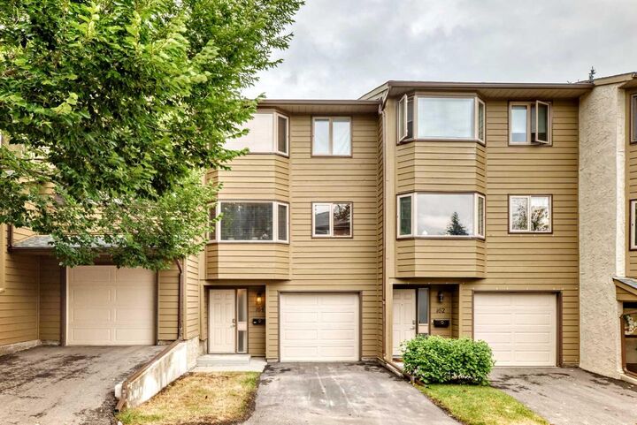 Property Photo: 164 Glamis Terrace SW AB T3E 6V3