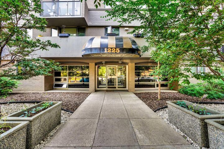 Property Photo: 1225 15 Avenue SW 302 AB T3C 0X5