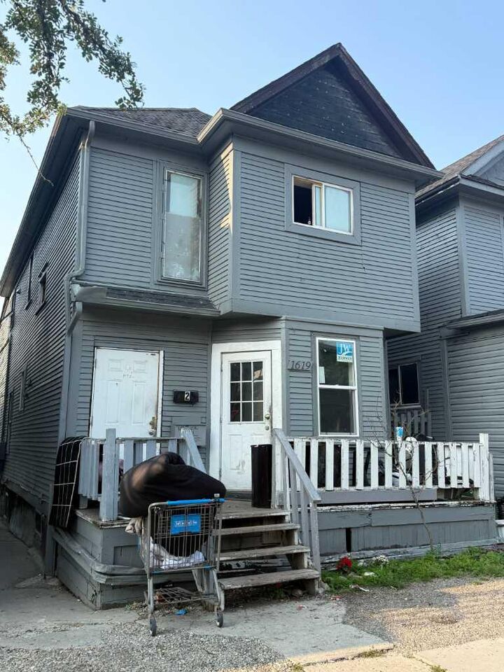 Property Photo: 1619 12 Avenue SW AB T3C 0R3