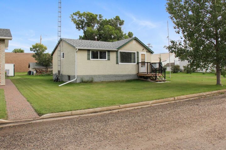 Property Photo: 216 Sanden Street AB T0B 0J0