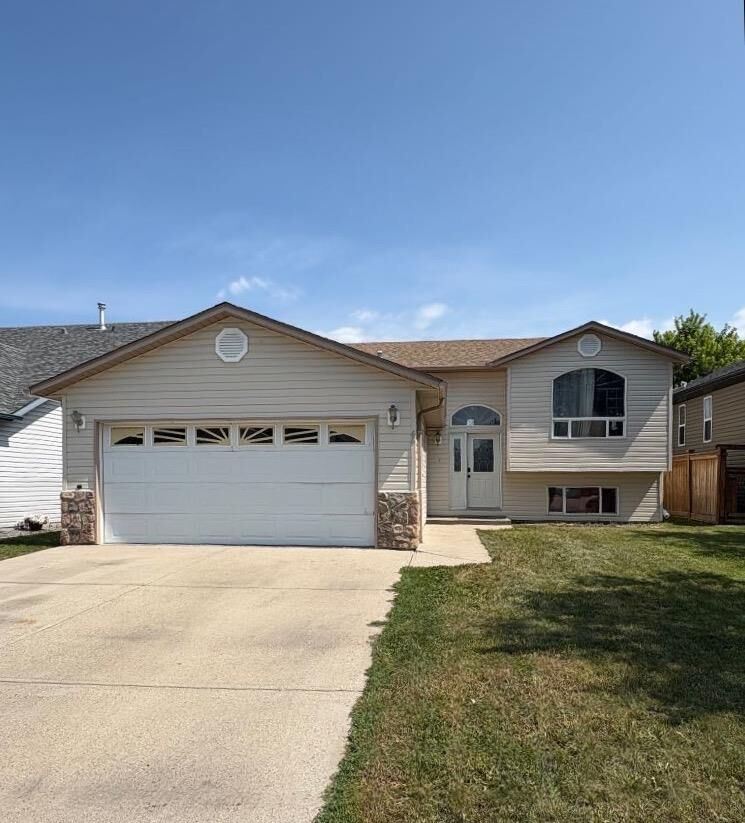 Property Photo: 66 Upland Road W AB T1R 1G7