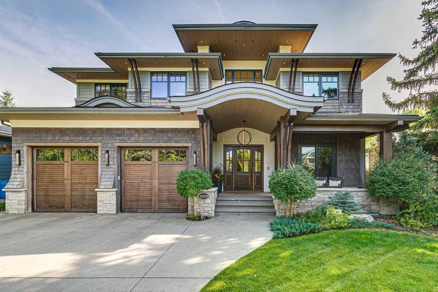 Property Photo: 1623 49 Avenue SW AB T2T 2T8