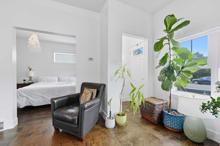 Property Photo: 522 8 Avenue NE AB T2E 0R4