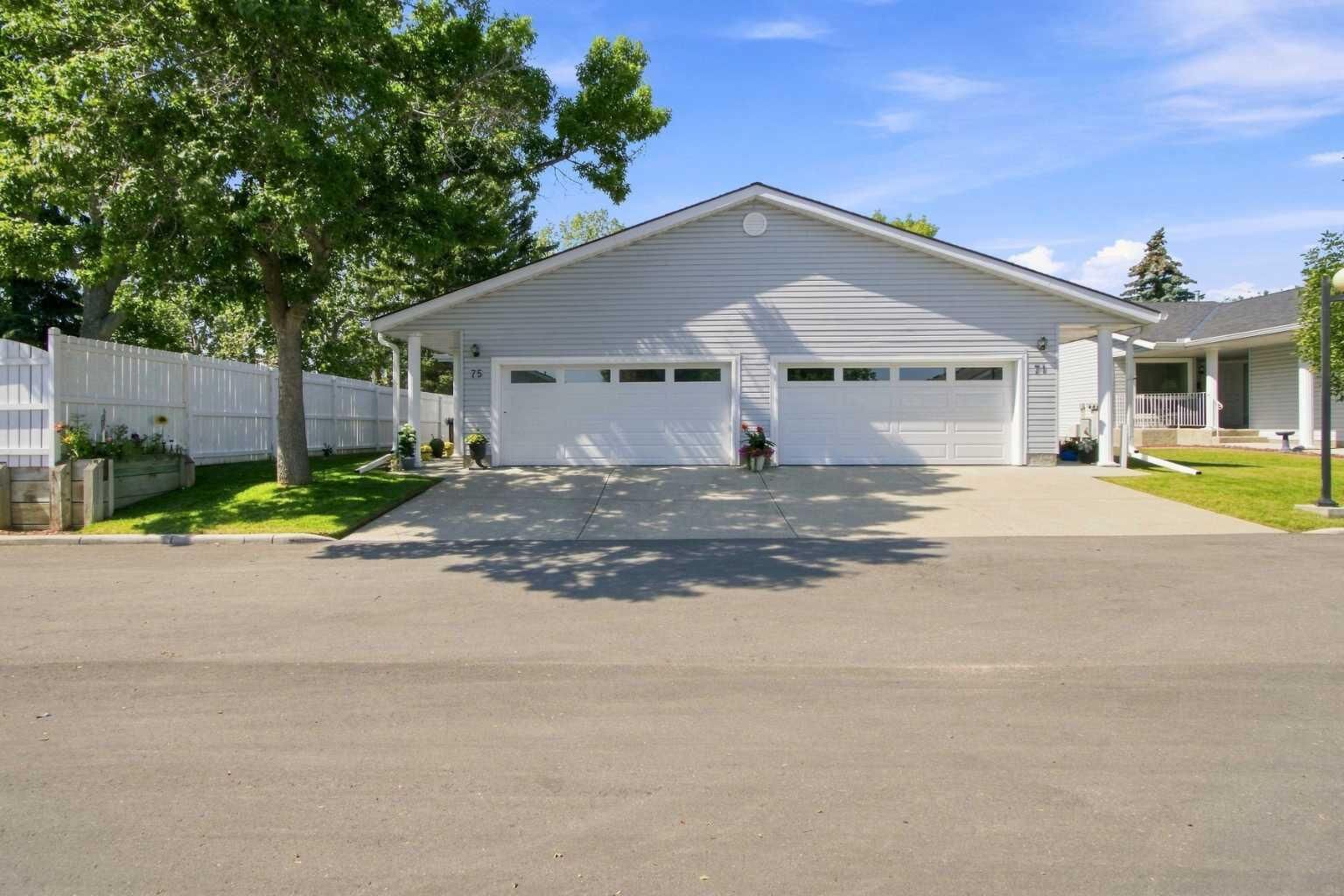 Property Photo: 75 Lincoln Manor SW AB T3E 7E3