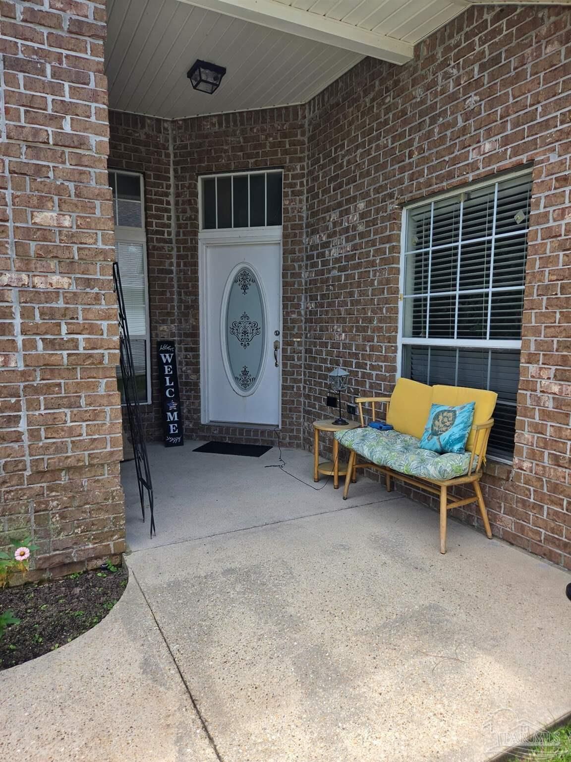 Property Photo: 4613 Isles Dr FL 32507