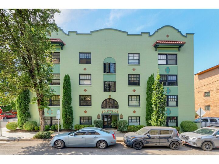 Property Photo: 507 NW 22nd Ave 301 OR 97210