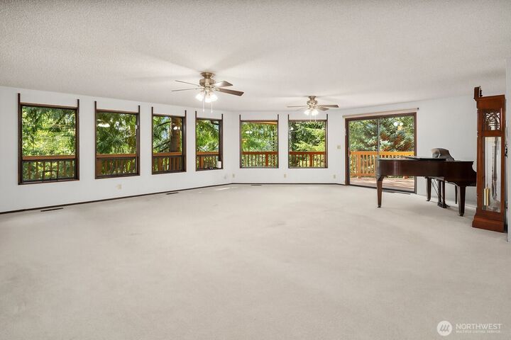 Property Photo:  19510 SE May Valley Road  WA 98027 