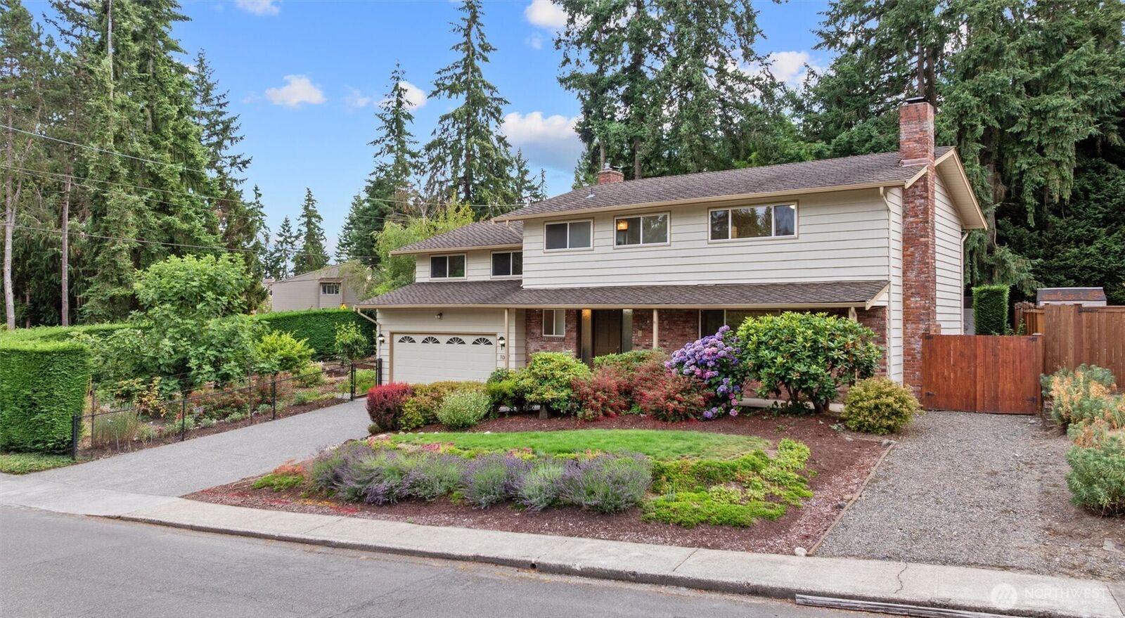 Property Photo:  1007  174th Avenue NE  WA 98008 