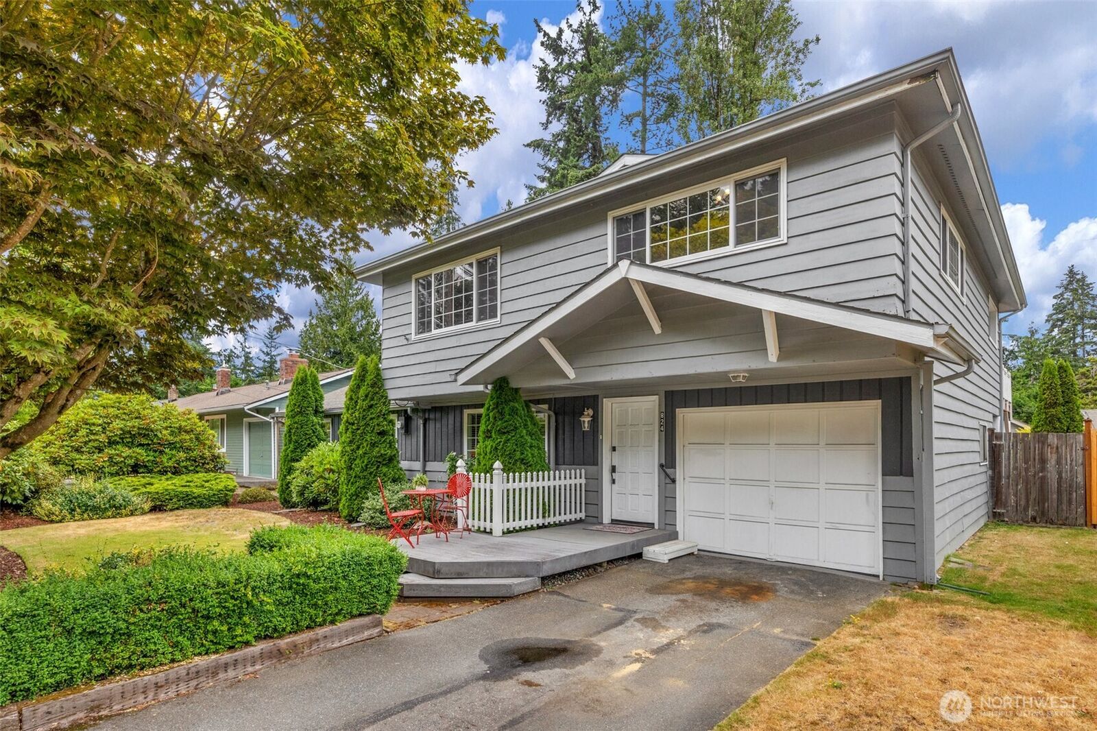 Property Photo: 824 NE 194th Street WA 98155