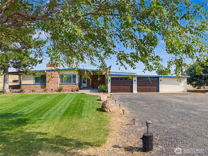 Property Photo:  3416  Road 20  NE  WA 98851 