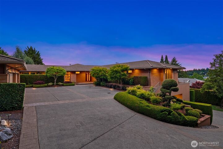 Property Photo:  8635 NE 19th Place  WA 98004 