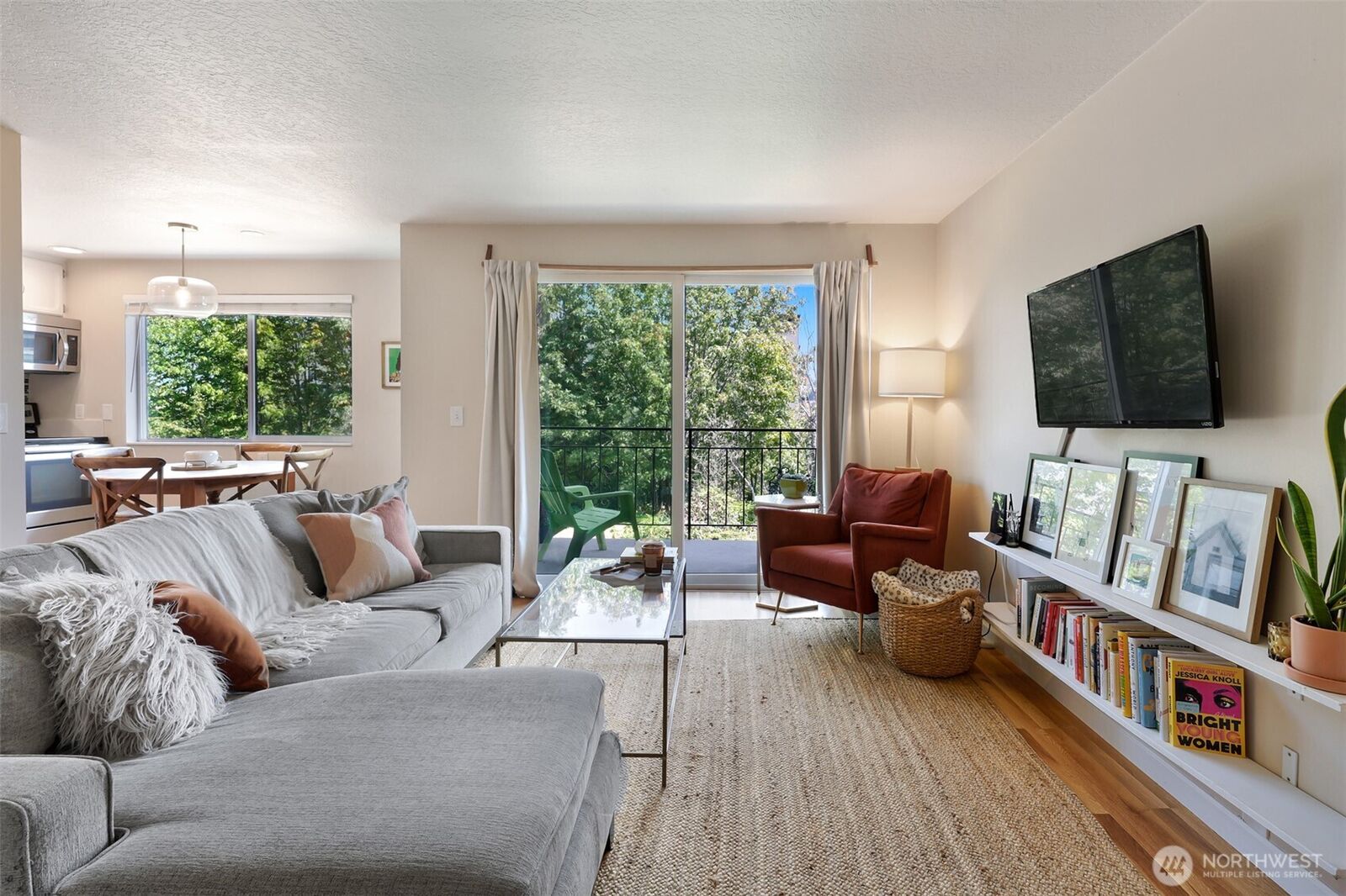 Property Photo:  610  Aloha Street 302  WA 98109 