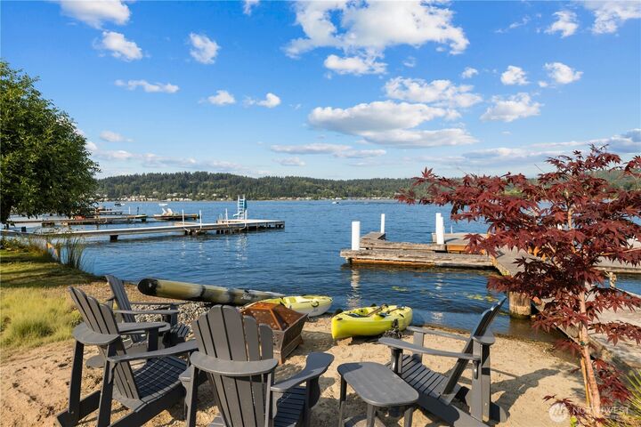 Property Photo:  4814  194th Avenue SE  WA 98027 