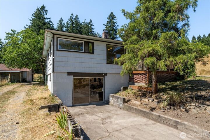 Property Photo:  205 N Maple Hill Road  WA 98626 