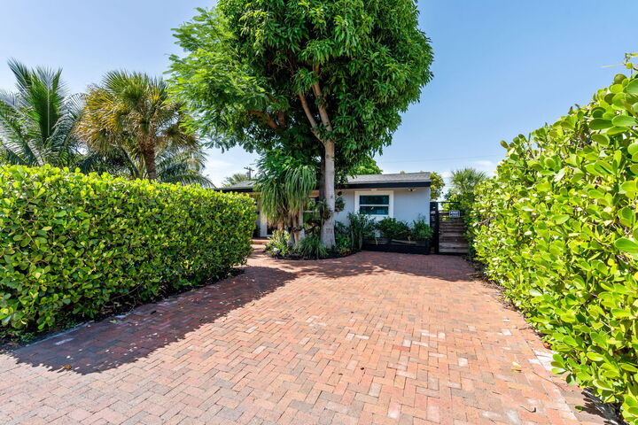 Property Photo:  507 Minnesota Street  FL 33462 