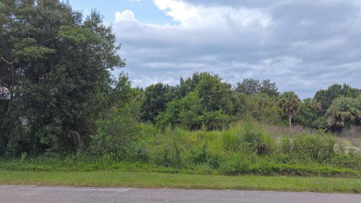 Property Photo: 8001 Lockwood Drive FL 34951