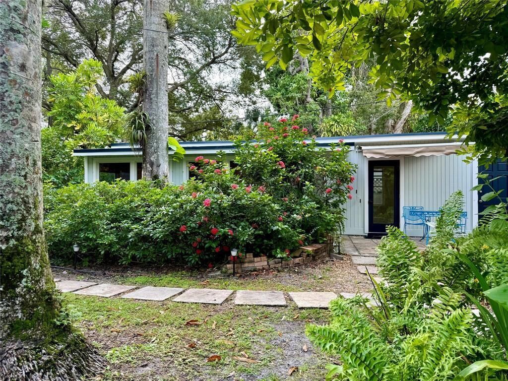 Property Photo:  737 SW 14th Avenue  FL 33312 
