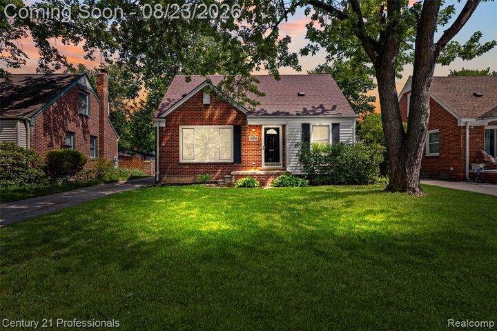 Property Photo:  2712 N Vermont Avenue  MI 48073 