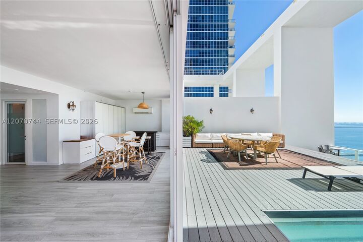Property Photo:  1040 Biscayne Blvd 4602  FL 33132 