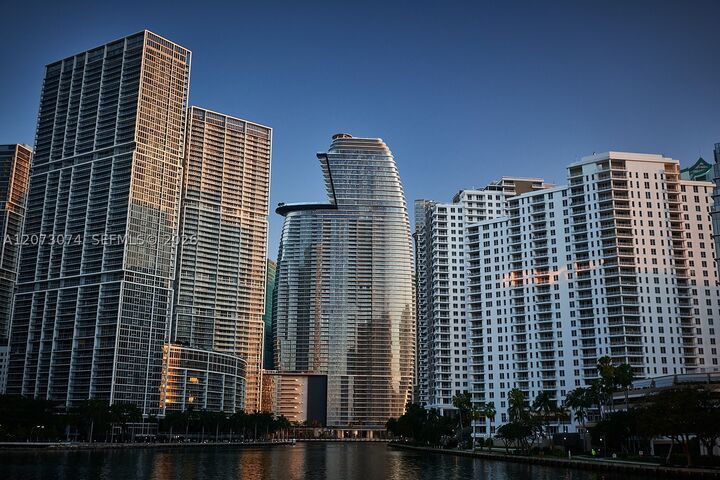Property Photo: 300 Biscayne Boulevard Way 2608W FL 33131