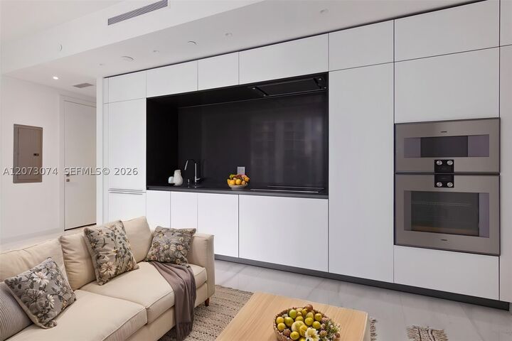Property Photo: 300 Biscayne Boulevard Way 2608W FL 33131