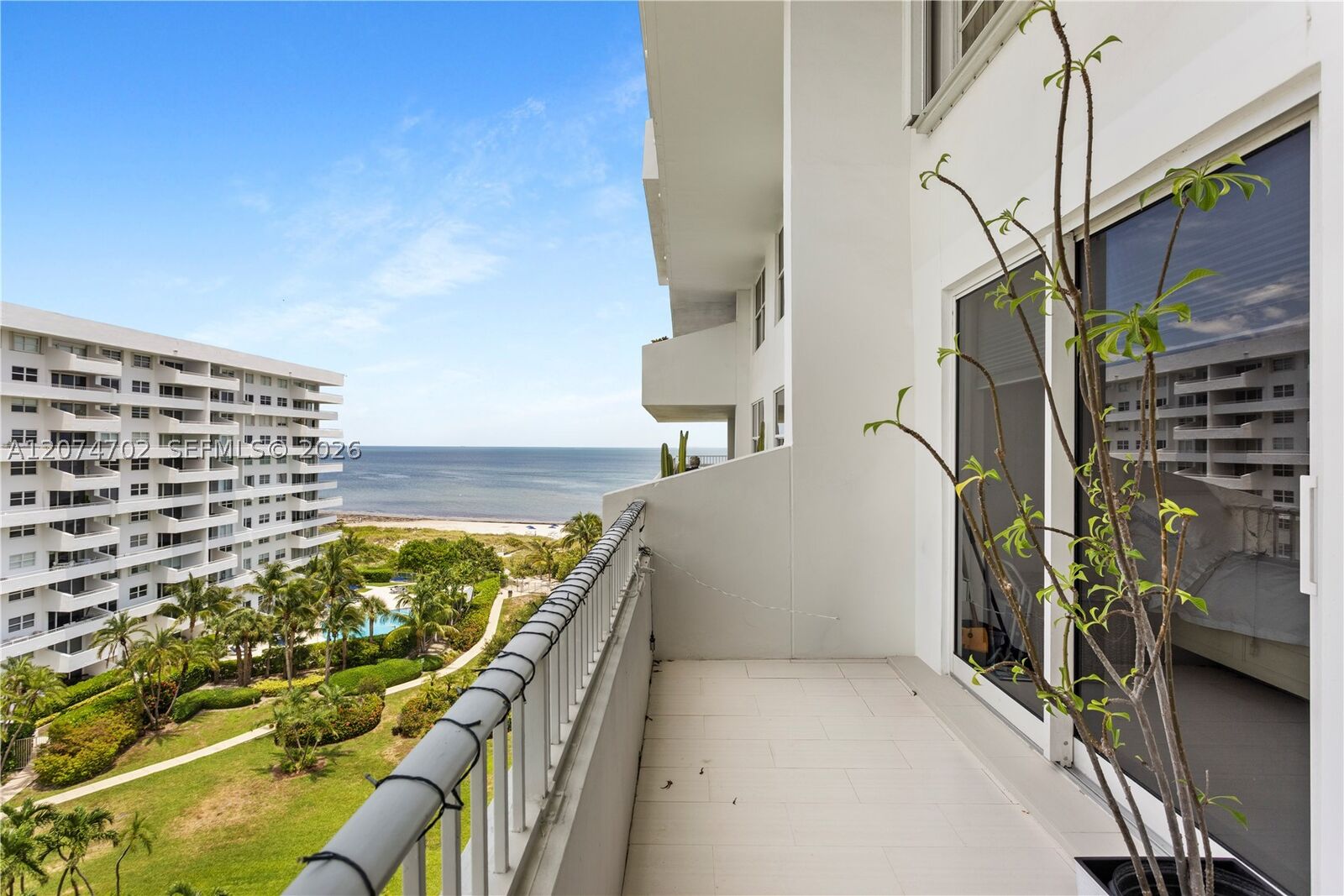 Property Photo:  199 Ocean Lane Dr 902  FL 33149 