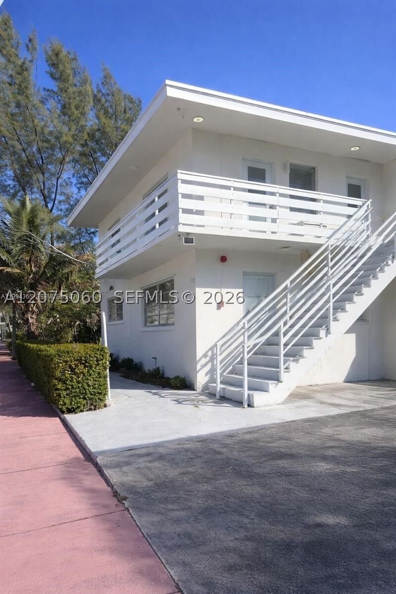 Property Photo:  