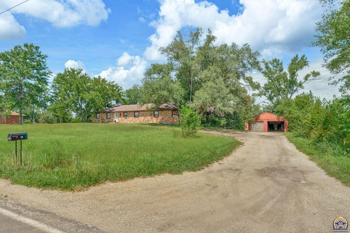 Property Photo:  238 NE 82nd St  KS 66617 