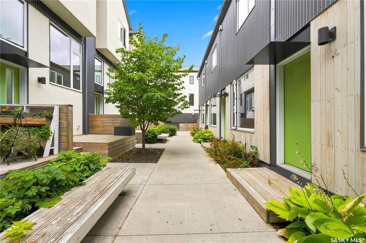 Property Photo: 540 F Avenue S 6 SK S7M 5X9