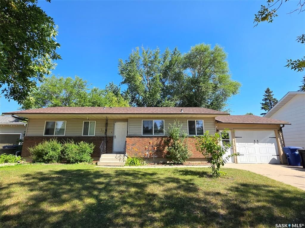 Property Photo: 639 Redberry Road SK S7K 4S4