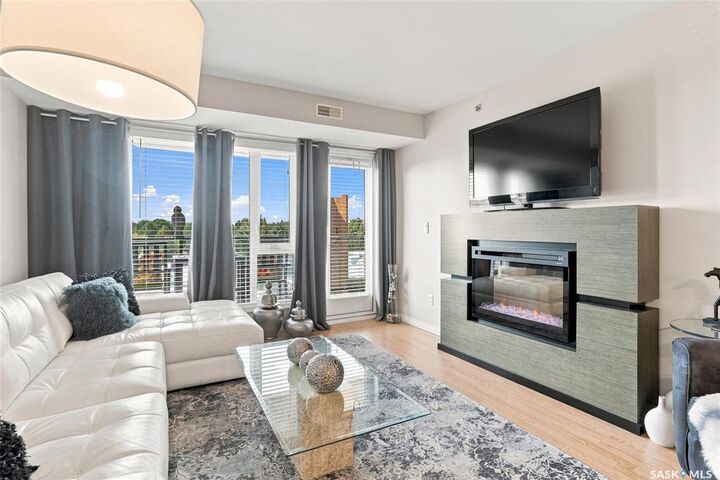 Property Photo: 102 Kingsmere Place 415 SK S7J 2K7