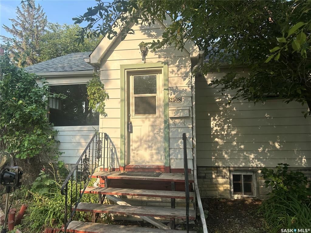 Property Photo:  2508 Edgar Street  SK S4N 3L5 
