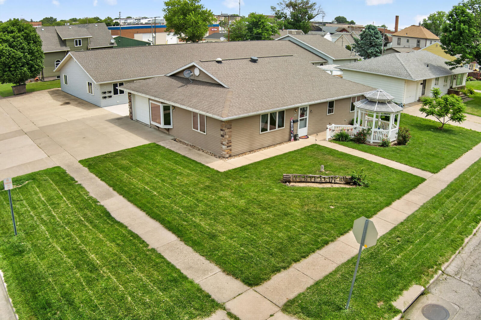 Property Photo: 222 W 2nd Street IA 51401