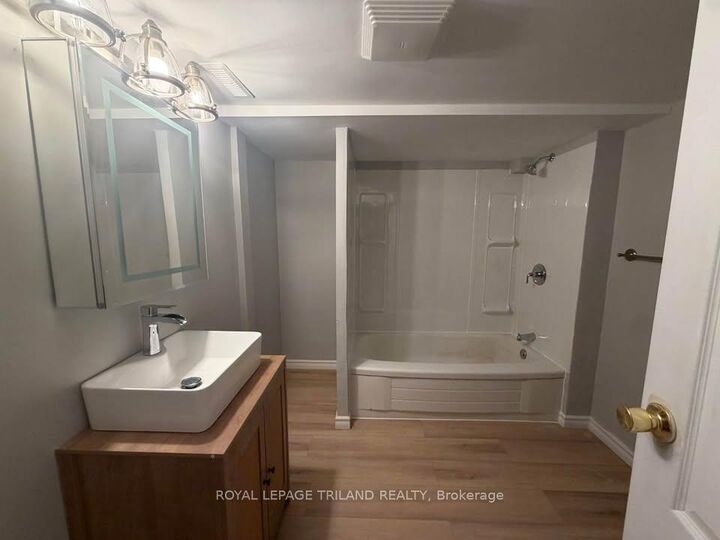 Property Photo:  136 Adelaide Street N  ON N6B 3G8 