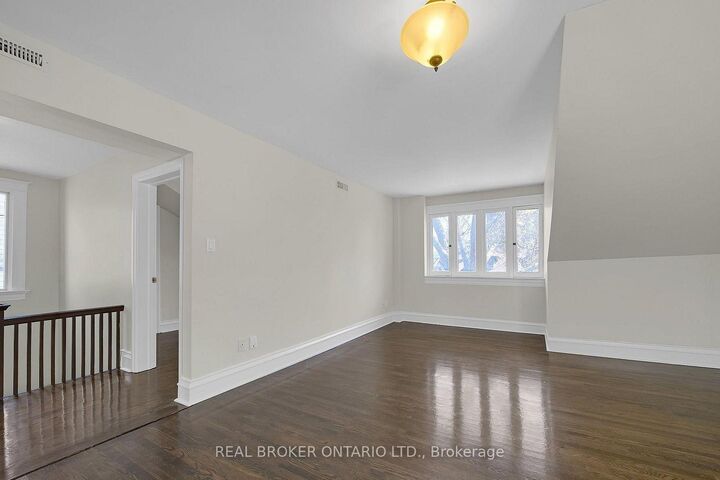 Property Photo: 12 Foxbar Road 3 ON M4V 2G6
