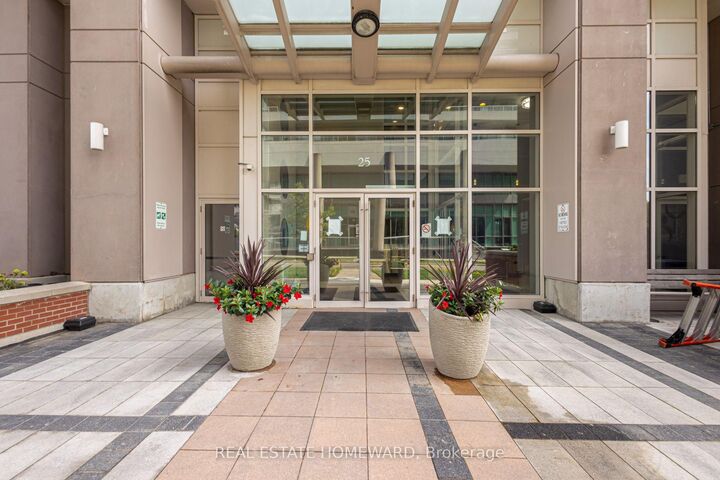 Property Photo:  25 Town Centre Court 810  ON M1P 0B4 
