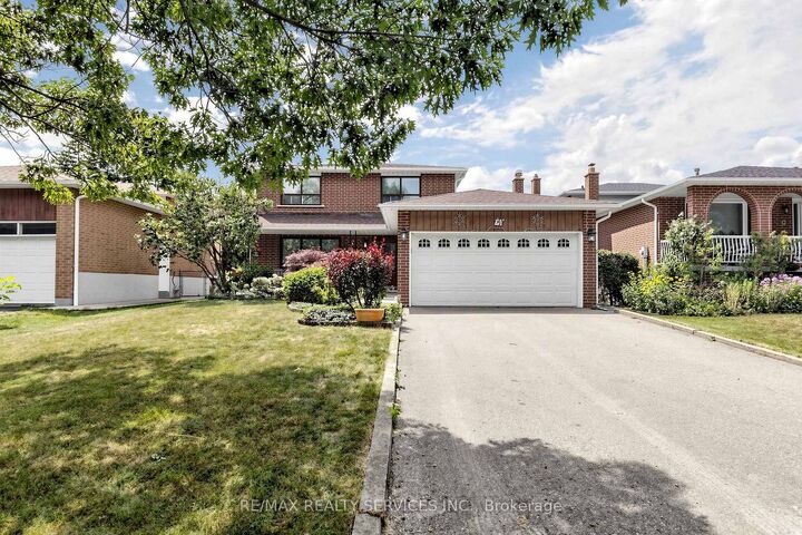 25 Malcolm Crescent — photo 1