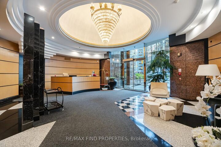33 University Avenue 1203 — photo 1