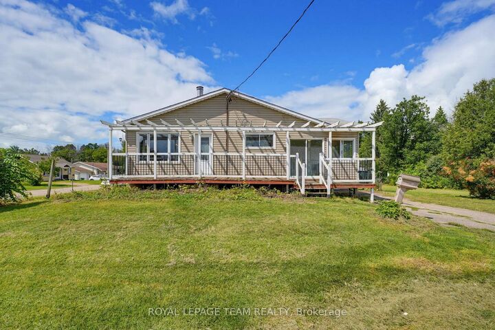 550 Giroux Street — photo 1
