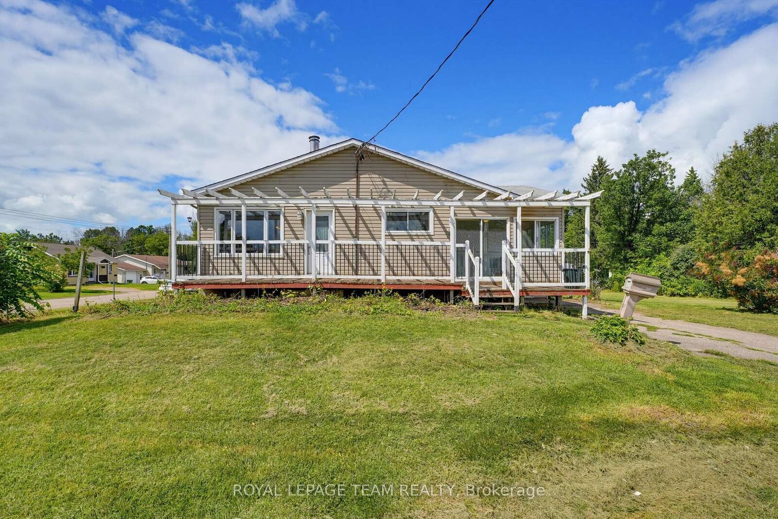 Property Photo: 550 Giroux Street ON K8A 4G5