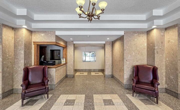 Property Photo: 55 Elm Drive W 809 ON L5B 3Z3