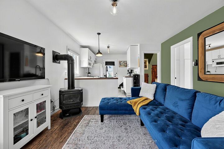 Property Photo:  204 Sutherland Street N  ON L0M 1S0 