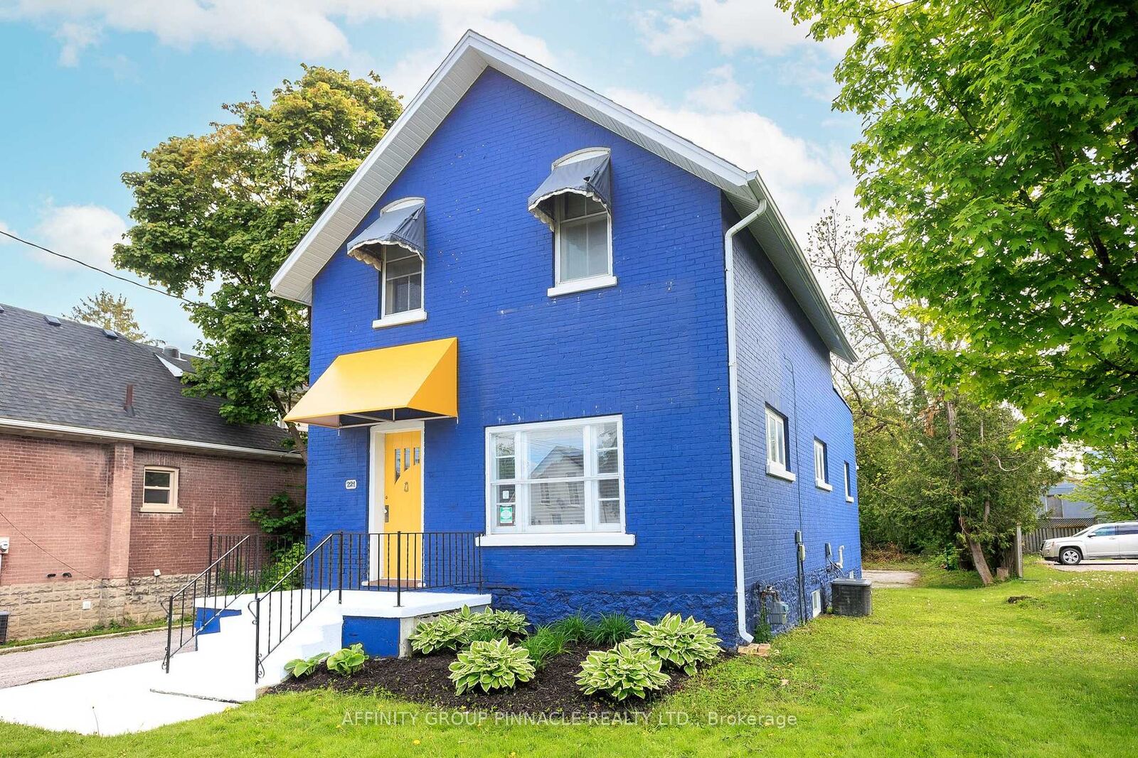 Property Photo:  221 Kent Street W  ON K9V 2Z1 