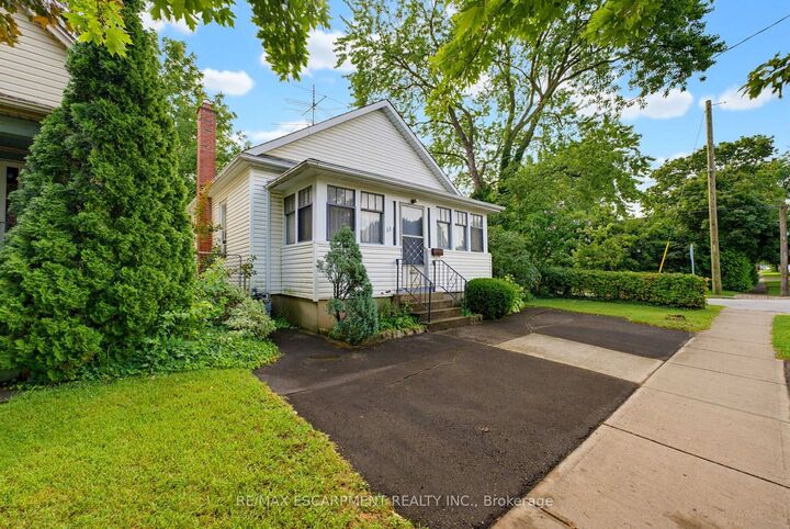 Property Photo: 22 Mildred Avenue ON L2R 6J1