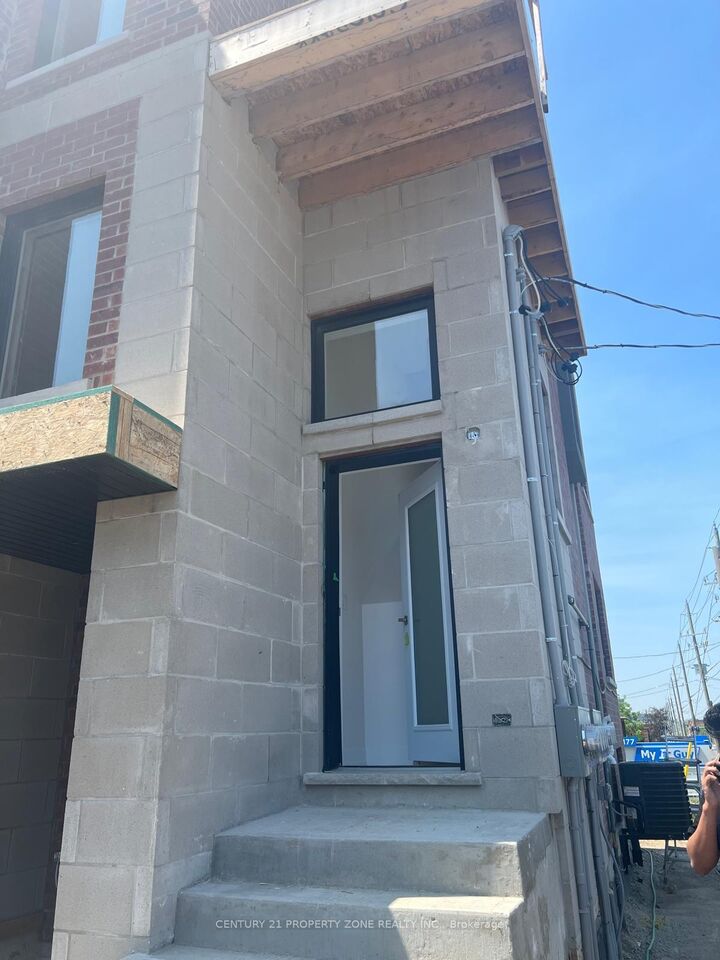 Property Photo:  183 Victoria Street 7  ON N2H 5C5 