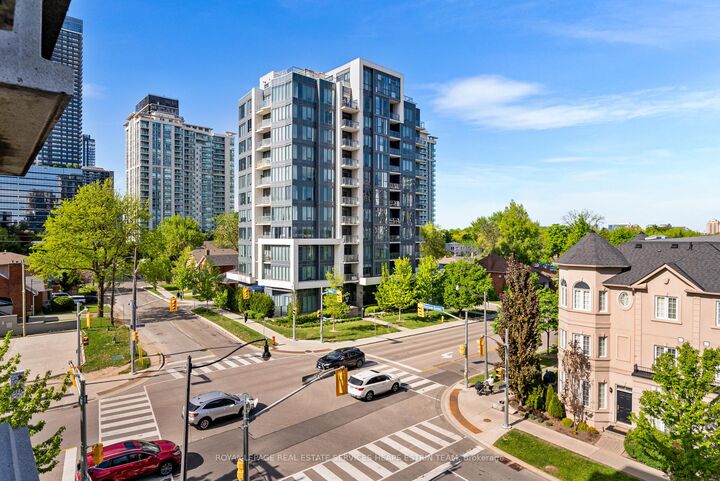 Property Photo: 19 Avondale Avenue 411 ON M2N 0A6