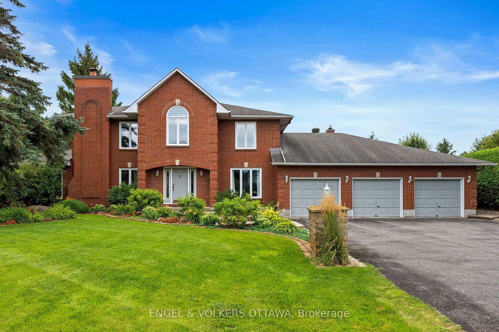 Property Photo: 1088 Bravar Drive ON K4M 1G3