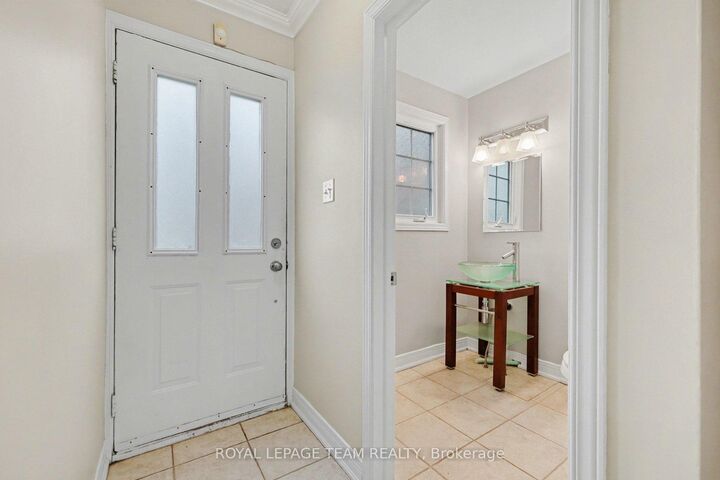 Property Photo:  187 Monterey Drive  ON K2H 7A9 