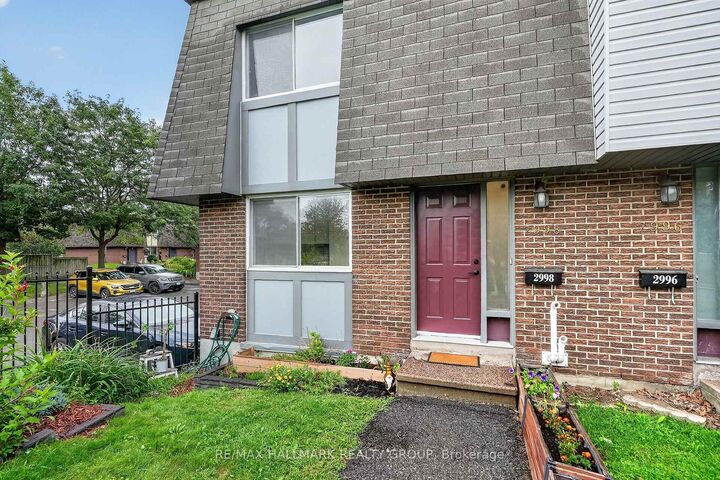 Property Photo: 2998 Fairlea Crescent ON K1V 8T7