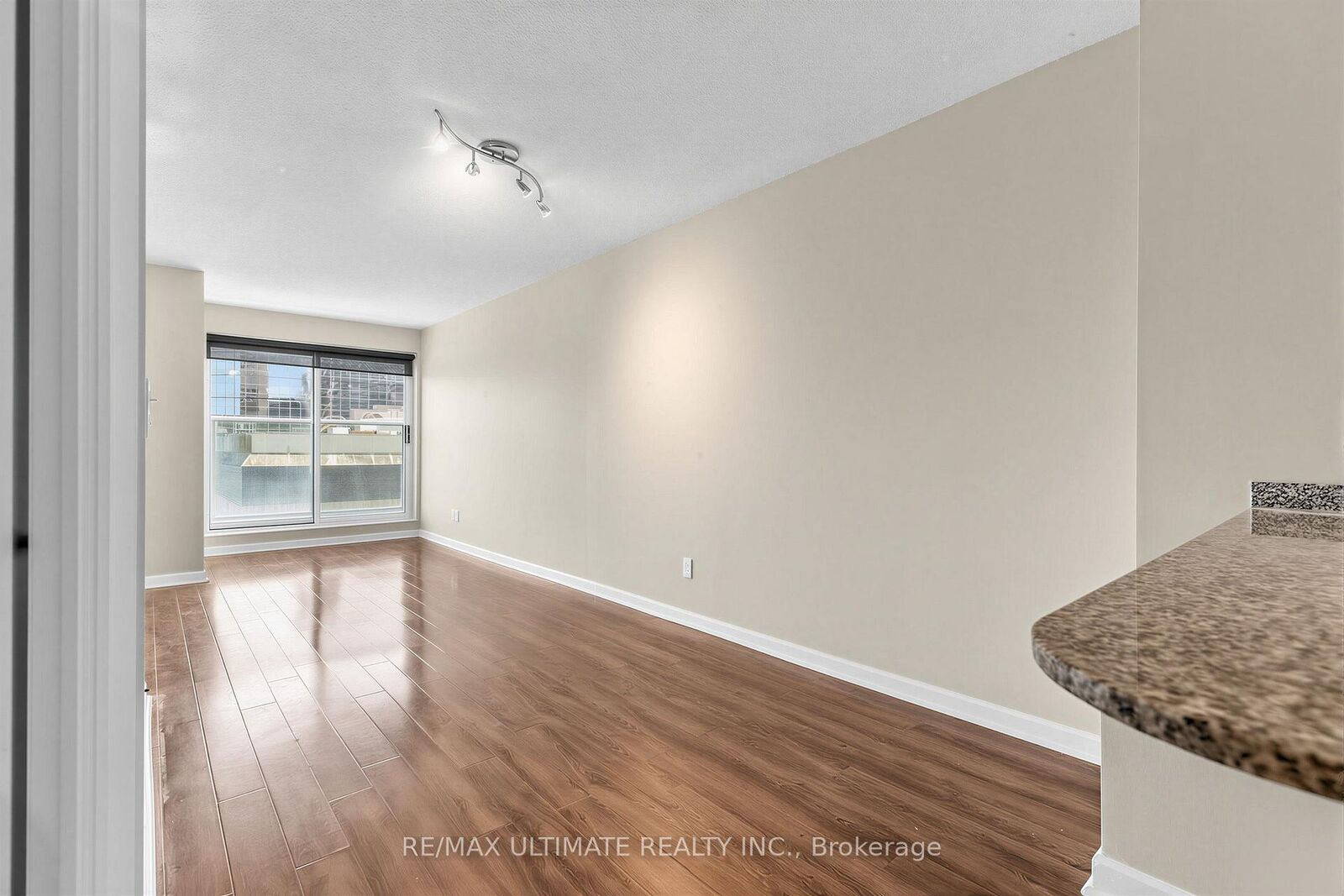 Property Photo:  8 Park Road 1508  ON M4W 3S5 